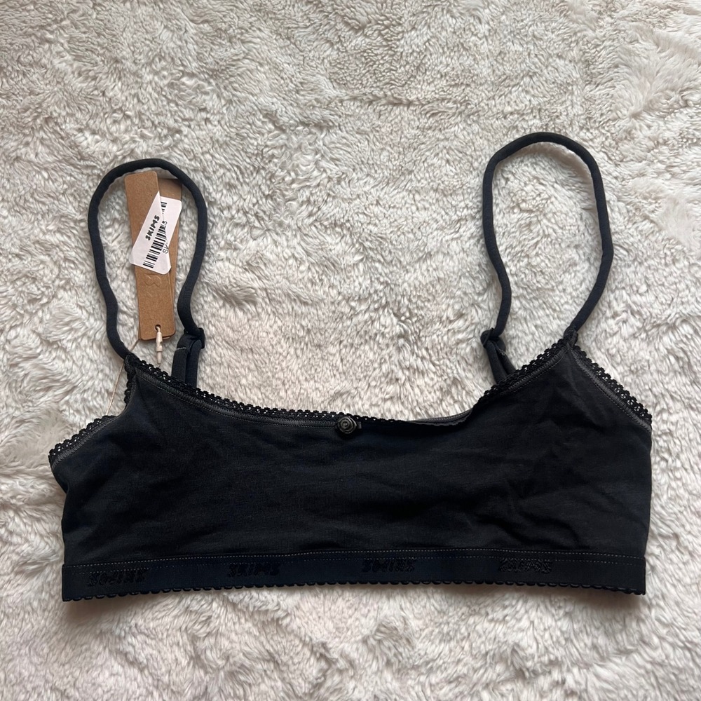 SKIMS Women Logo Picot Scoop Bralette Soot Tonal Black Size XS BR-BRL-11450W NEW